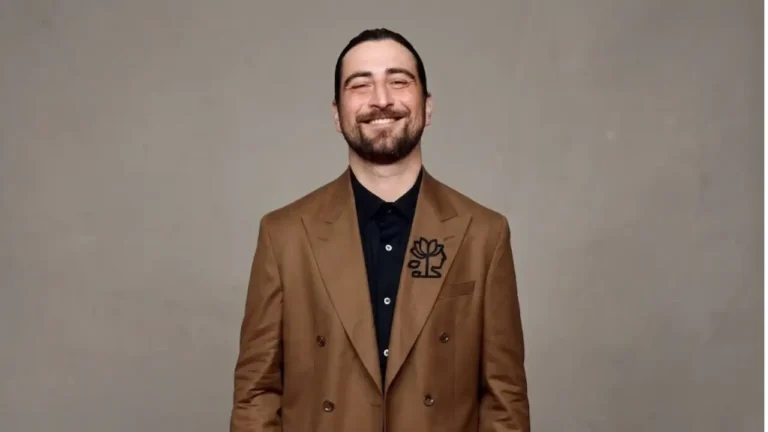 Noah Kahan net worth